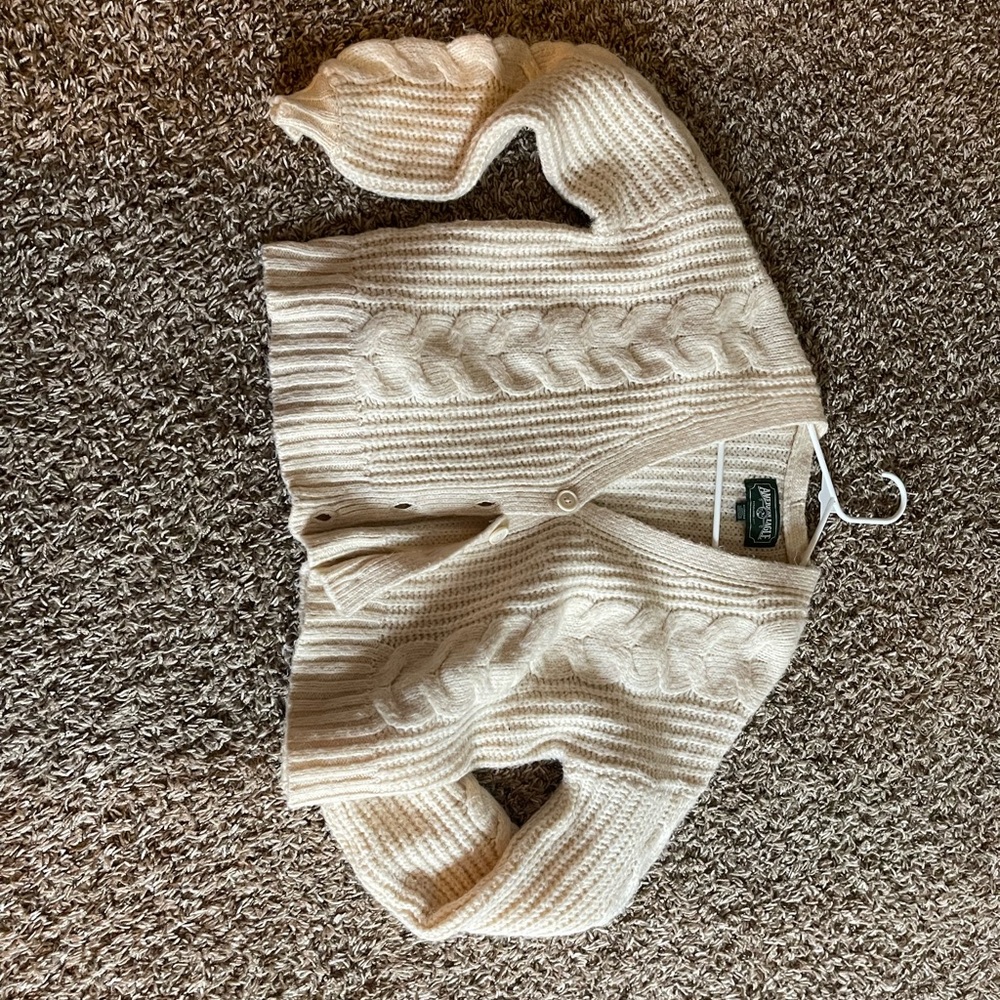 Very cute soft comfortable american eagle sweater